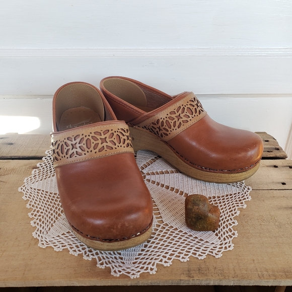 🌾Dansko Honey Clogs•Rustic Cottage•Western Tooled Belt•Tan•EU37/ 6.5-7 US - Picture 5 of 15
